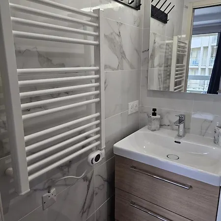 Elegant Studio, 2-4 People, Wifi, Pool, Parking *