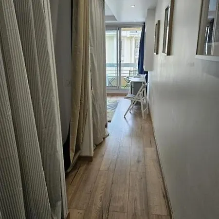 Elegant Studio, 2-4 People, Wifi, Pool, Parking Apartament