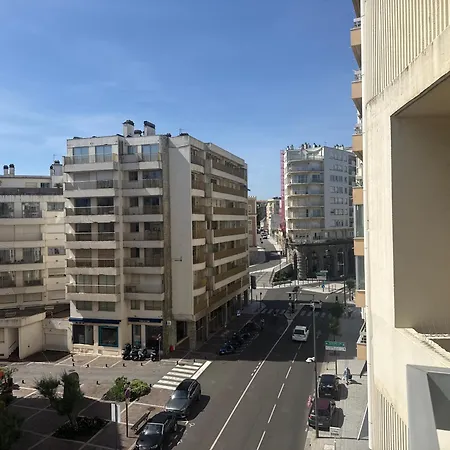 Elegant Studio, 2-4 People, Wifi, Pool, Parking 아파트